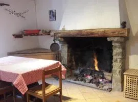 Casa in sasso - Pietra di Bismantova