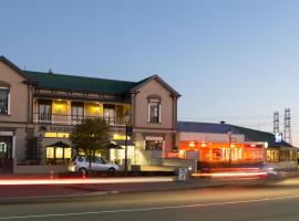 Racecourse Hotel and Motor Lodge，位于基督城Wigram Business Park附近的酒店