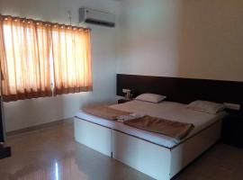 Hotel Ravikiran，位于Kalamb的酒店