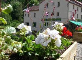 Logis Hôtel Restaurant Les Cévennes，位于Saint-Cirgues-en-Montagne的酒店