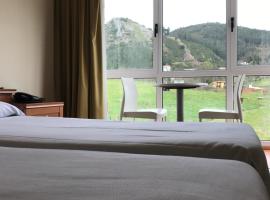 Hotel El Mirador del Nalón，位于San Román的酒店