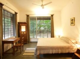 The Annex, Isai Ambalam guest house，位于黎明之村的酒店