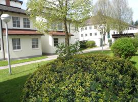 Hotel Sommerhaus am Internats-Campus，位于巴特莱昂费尔登的酒店