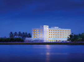 Hotel Naveen Lakeside，位于胡布利的酒店