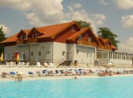 Petit Hotel Sante，位于Santovka的酒店