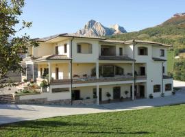 Locanda Del Parco Hotel，位于Colledara的酒店