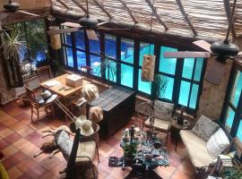 Jungle Lodge CANCUN AEROPUERTO，位于坎昆Cancun Underwater Museum附近的酒店