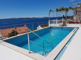 J&B Holiday House Hvar，位于赫瓦尔的酒店