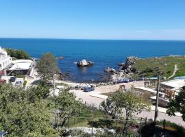 Dolphin Family Hotel，位于图伦诺沃的酒店