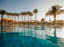 赛尔瓦图绿滩酒店，位于阿吉内金海滩的带按摩浴缸的酒店