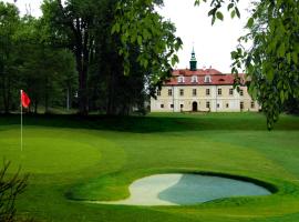 Zamek Berstejn Golf & Sport Resort，位于多克西的酒店