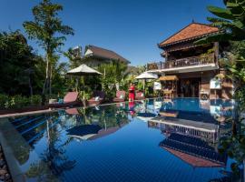 爪哇木制住宅别墅，位于暹粒柬埔寨文化村附近的酒店