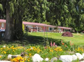 海滨别墅RV公园汽车旅馆，位于鲍威尔里弗的酒店