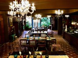 班加罗尔金莲花精品套房酒店，位于班加罗尔的酒店