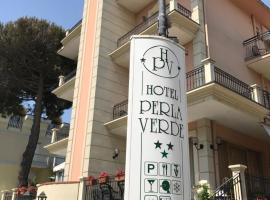 Hotel Perla Verde，位于里米尼维塞尔贝拉的酒店