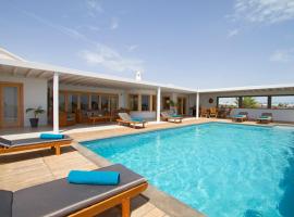 Villa Luna Mar - Magnificent Sea Views - Private Pool - Hot Tub，位于卡列罗港的酒店