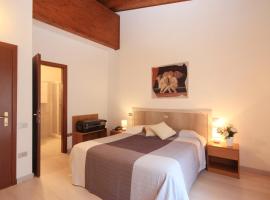 克伦贝尔酒店，位于加尔多内-里维耶拉的酒店