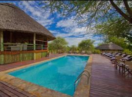 Mbali Mbali Tarangire River Camp，位于Kwa Kuchinia的带泳池的酒店