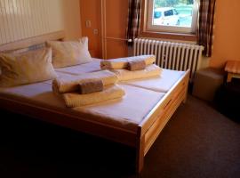 chata Karolínka，位于贝内茨科的酒店