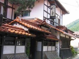 明月照门帘旅馆，位于津和野町Tsuwano Joushi附近的酒店