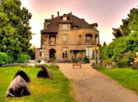 Chambres d'Hôtes-Château Constant，位于加尔唐普河畔贝西讷的乡间豪华旅馆