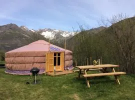 Yourtes Mongoles Gavarnie，位于热德尔的豪华帐篷