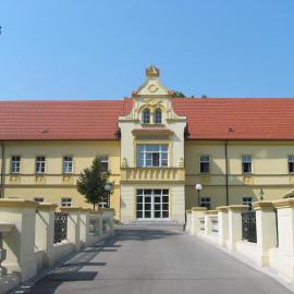 Junges Hotel Tulln - NÖ Jugendherbergswerk，位于图尔恩的酒店