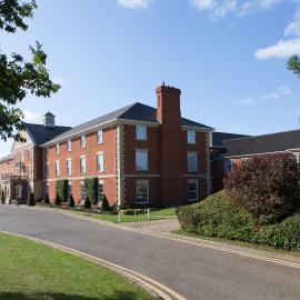 Whittlebury Hall and Spa，位于惠特尔伯里的酒店
