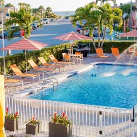 St. Pete Beach Suites，位于圣徒皮特海滩的酒店