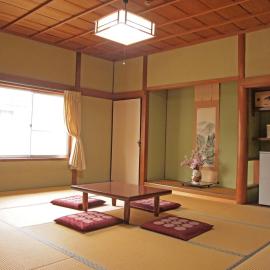 Kikuya Ryokan，位于土庄町的酒店
