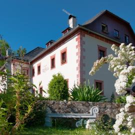 Resla Residence I, II, & Wellness，位于班斯卡 - 什佳夫尼察的酒店