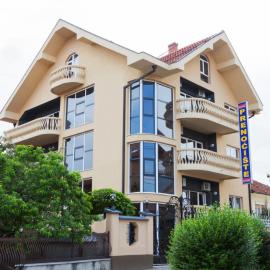 Prenoćište Kovač，位于弗拉涅的酒店