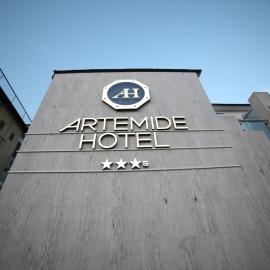 Hotel Artemide，位于阿韦尔萨的酒店