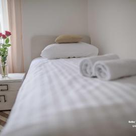 Apartment/Room ''Dalmacija'' SINJ，位于锡尼的酒店
