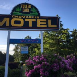 Fuller Lake Chemainus Motel，位于彻梅纳斯的酒店