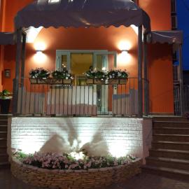 Hotel Cinzia,位于加里波第港的酒店