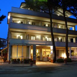 Hotel Eros Residence，位于切尔维亚的酒店