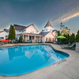 OurGuest Inn & Suites Downtown Port Clinton，位于克林顿港的酒店