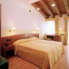 Hotel Ristorante Pedrocchi,位于San Giorgio di Perlena的酒店