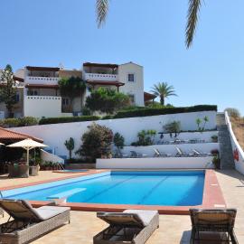 Castri Village Hotel，位于古卡斯特隆的酒店