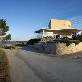 Apartments & Restaurant Condura Croatica Nin-Sabunike，位于宁的酒店