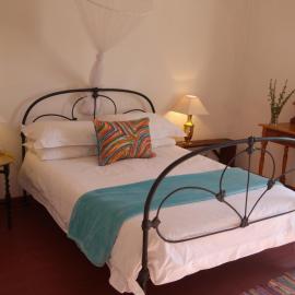Room @ Irissa Sanctuary，位于De Rust的酒店