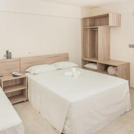 Hotel Dois H，位于约恩维利的酒店