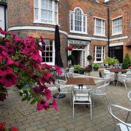 Old Bull Inn，位于罗伊斯顿的酒店