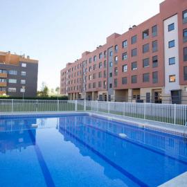 Apartamento Italia piscina aire acondicionado terraza y vistas montaña ideal para mascotas，位于洛格罗尼奥的酒店