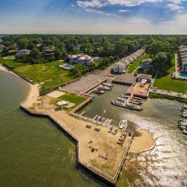 Colonial Shores Resort，位于汉普顿贝斯的酒店