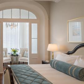 Sydney Boutique Inn & Suites，位于夏洛特顿的酒店