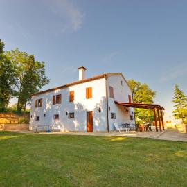 Agriturismo Azzurro，位于奥西莫的酒店