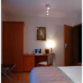 Hotel South Charleroi Airport，位于沙勒罗瓦的酒店