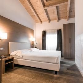 Hotel Operà，位于多索博诺的酒店